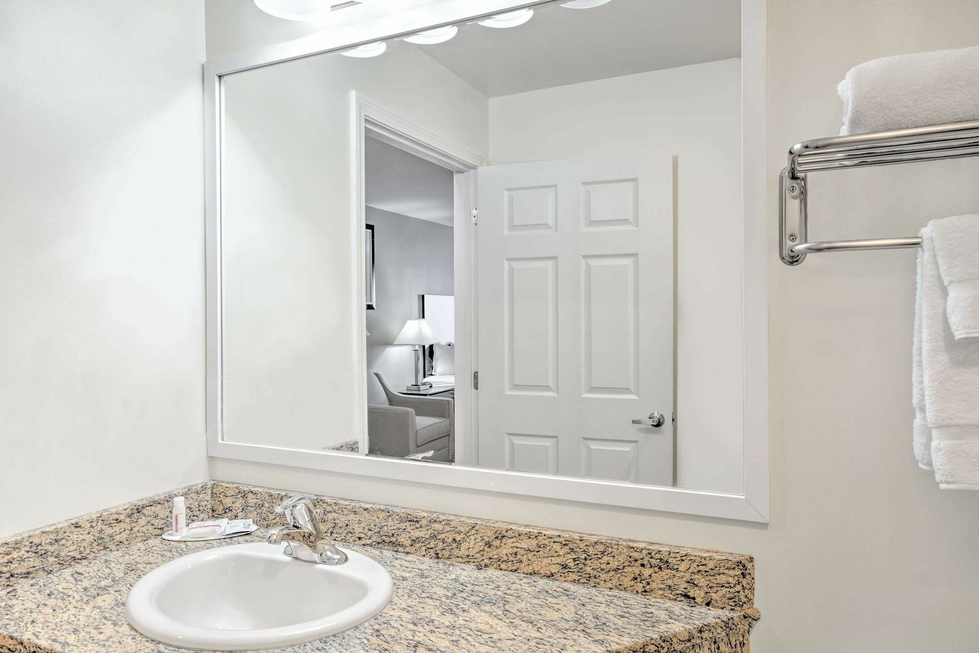 Baymont By Wyndham Essex Burlington Area Ξενοδοχείο Εξωτερικό φωτογραφία
